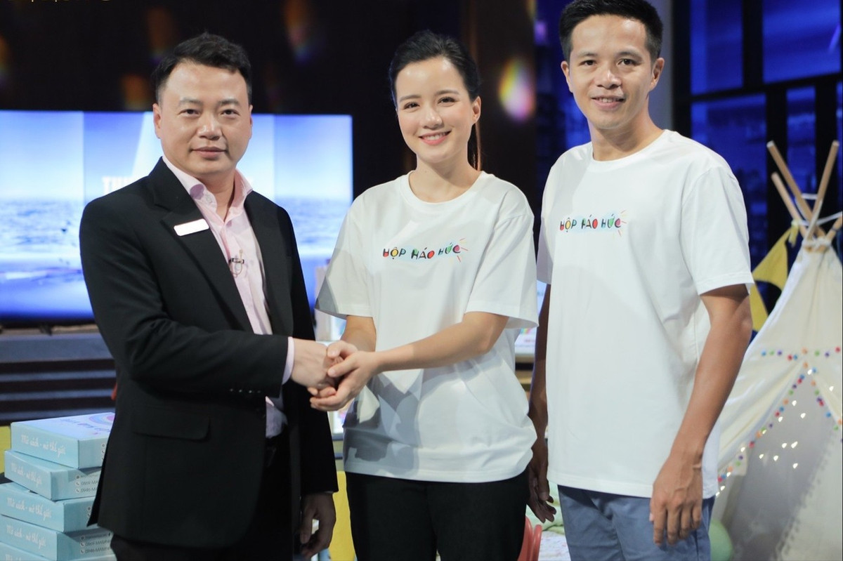MC Minh Trang và chồng (ngoài cùng bên phải) gọi vốn thành công ở Shark Tank Việt Nam.