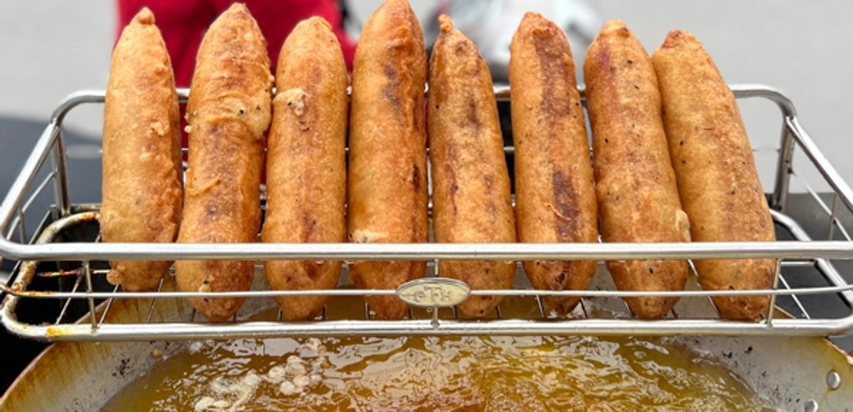 Giá mỗi chiếc bánh ở quán anh Đạt khoảng 10.000 đồng. Chủ quán cho biết đang cân nhắc điều chỉnh giá bán vì tình hình chi phí nguyên liệu tăng. Ảnh: Facebook