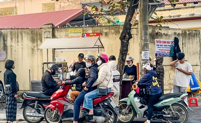 Lúc đầu, số bánh bán ra tăng từ 180 chiếc lên khoảng 300 chiếc/ngày. Ảnh: Facebook