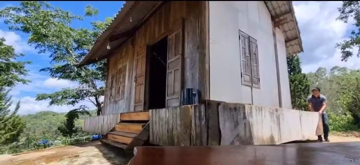 Nhiều người đã tìm đến ông Đàn để học hỏi kinh nghiệm xây dựng căn nhà xoay độc đáo này. Tuy nhiên, ông vẫn giữ bản quyền thiết kế cho gia đình mình. Ảnh: cắt từ video