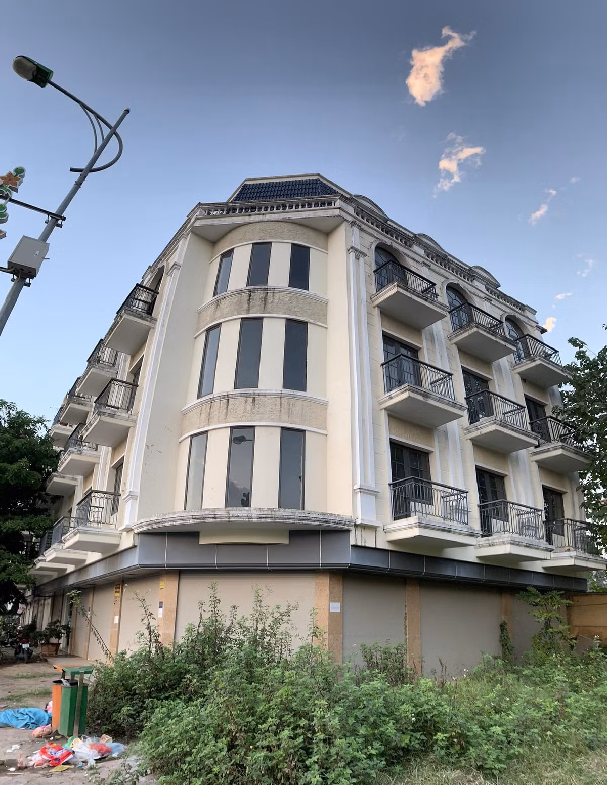 Sau nhiều năm làm sáng tạo nội dung và kinh doanh, Hải Sapa được cho là sở hữu khối tài sản khổng lồ, lên đến hàng trăm tỷ. Trong đó nổi bật nhất chính là shophouse 2 mặt tiền tại thành phố Lào Cai. Ảnh: FBNV