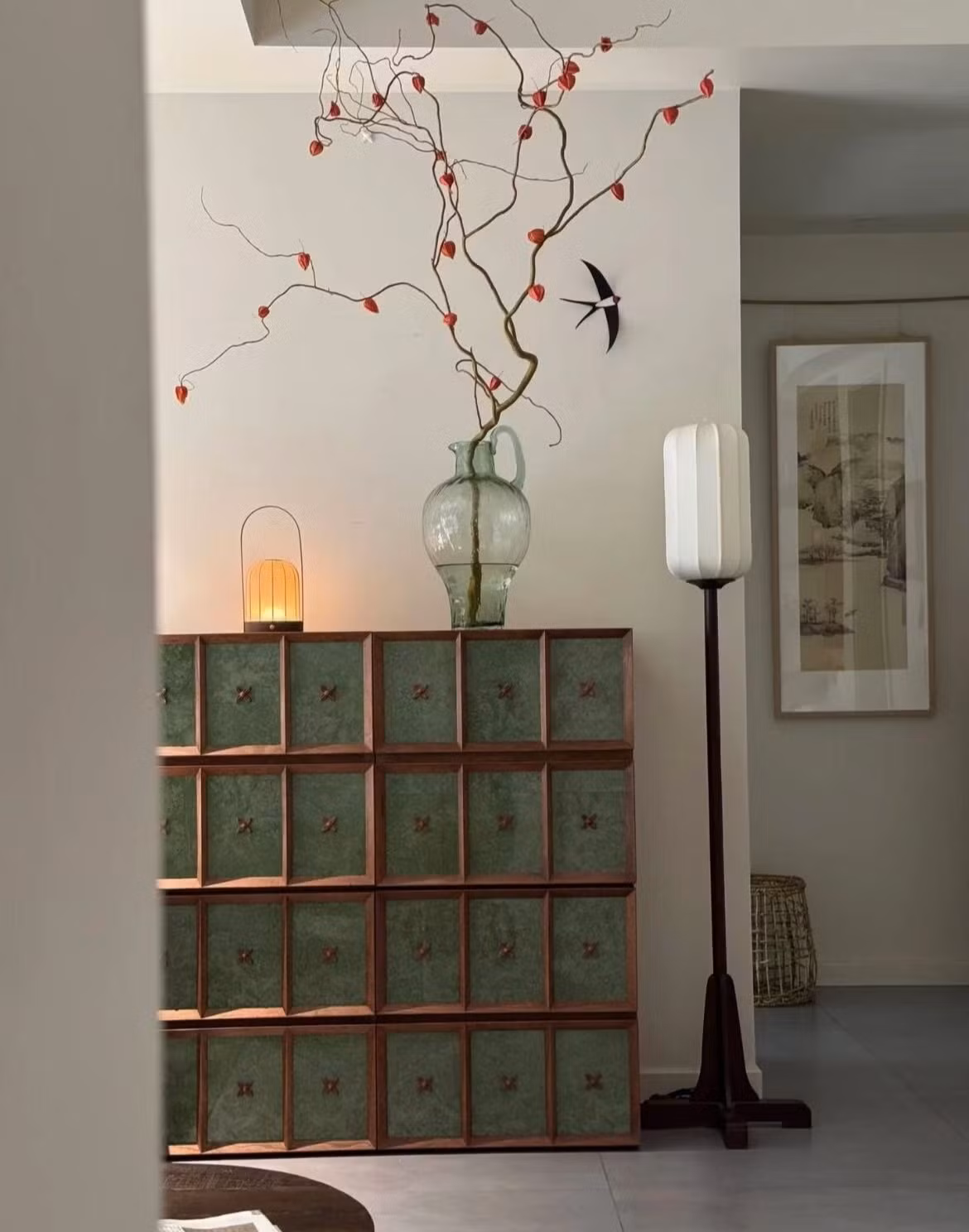 Là nhà thuê song nữ giám đốc còn chi thêm 200 triệu đồng để trang trí cải tạo theo phong cách Đông phương hiện đại, biến không gian sống thành một kiệt tác nghệ thuật. Ảnh: Sohu