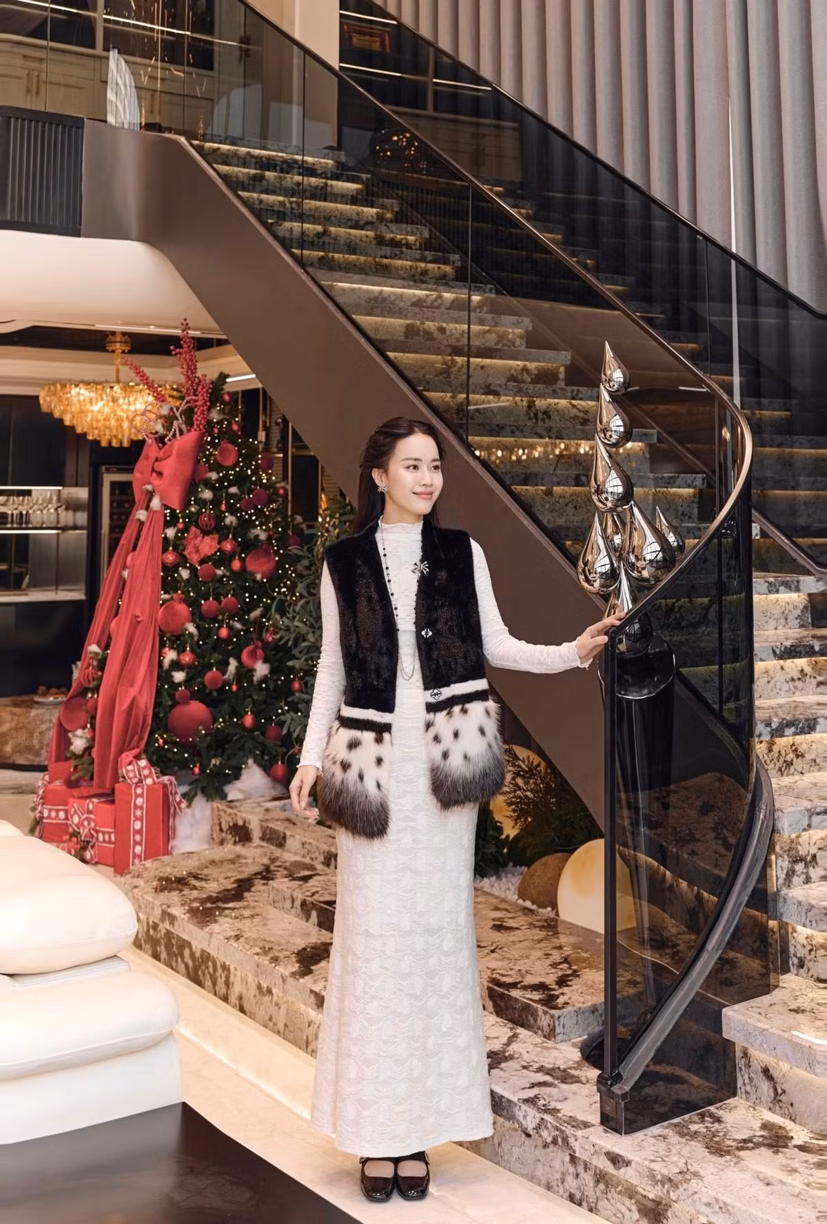 Phòng làm việc, phòng ngủ đến phòng dành riêng cho giúp việc đều được thiết kế đồng bộ. Ảnh: FBNV