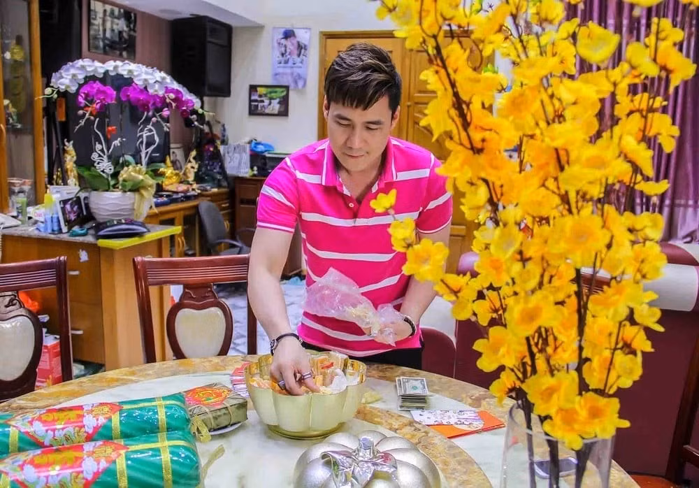 Dịp Tết, Khánh Phương tự tay trang trí căn biệt thự để đón xuân. Ảnh: Dân Việt