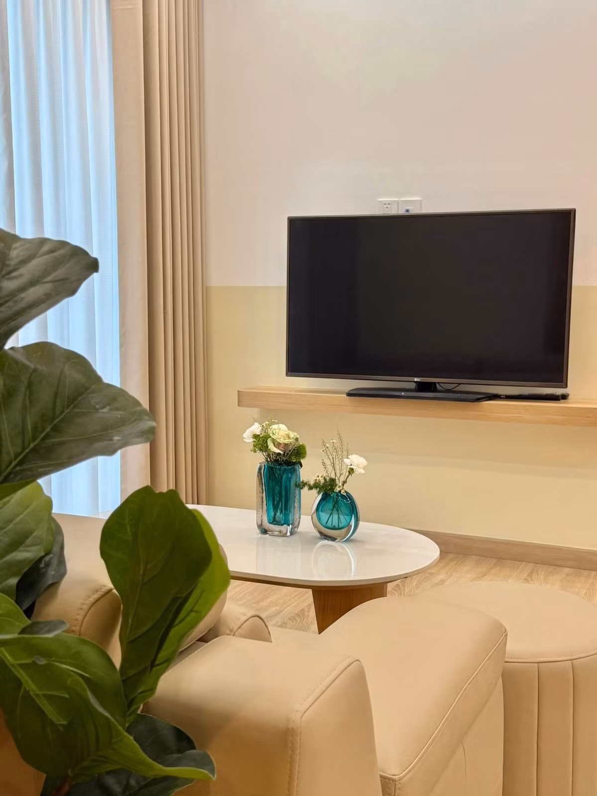 Không gian mới nằm trên tầng cao, có tầm nhìn rộng thoáng, thiết kế tiện nghi, ấm cúng và sát bên nhà con trai để tiện chăm sóc. Ảnh: FB Nguyễn Văn Chung