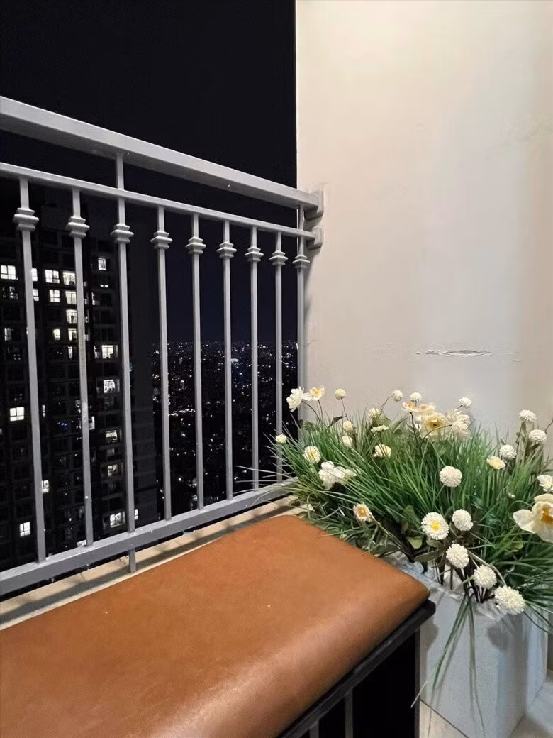 Ban công nhỏ được thiết kế thành góc thư giãn lý tưởng. Ảnh: FB Nguyễn Văn Chung