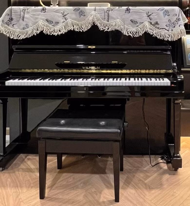 Chiếc đàn piano đặt tại phòng khách là điểm nhấn nghệ thuật. Ảnh: FB Nguyễn Văn Chung