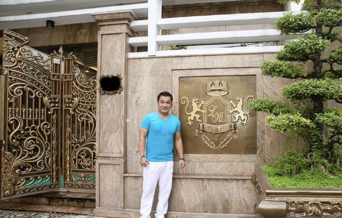 Biệt thự thiết kế theo phong cách kết hợp giữa cổ điển và hiện đại. Ảnh: Znews