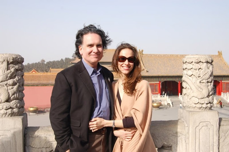 Khi nhận được 1 tỷ USD từ cha vào năm 2006 để dành cho hoạt động từ thiện, Peter đồng sáng lập Quỹ NoVo cùng với vợ mình là Jennifer để tập trung vào việc trao quyền cho phụ nữ và chống lại bạo lực đối với phụ nữ. Ảnh: SCMP Archives