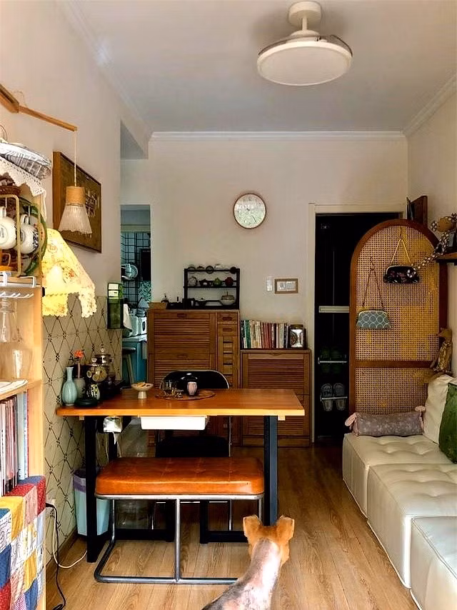 Nằm tại tỉnh An Huy (Trung Quốc), căn nhà 40m2 là tổ ấm của gia đình 4 người. Điều khiến mọi người ngạc nhiên là căn nhà gọn gàng, mang đến cảm giác như rộng 60m2. Ảnh: Sohu