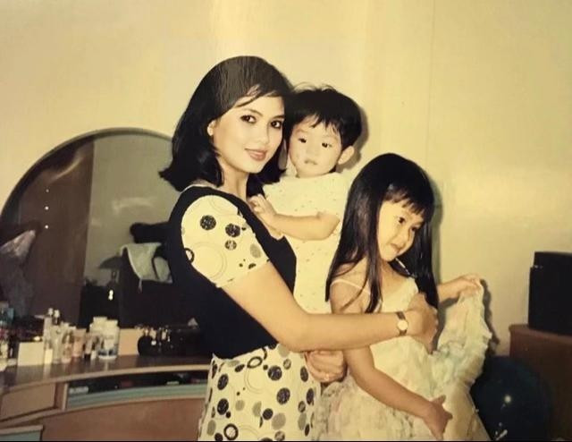 Khi trở thành mẹ 2 con, bà Lê Hồng Thủy Tiên vẫn rất đẹp. Ảnh: Internet