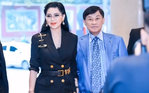 Ở tuổi U60, nữ doanh nhân gây ấn tượng với nhan sắc “bị thời gian bỏ quên” cùng gu thời trang thanh lịch, sang trọng. Ảnh: Internet