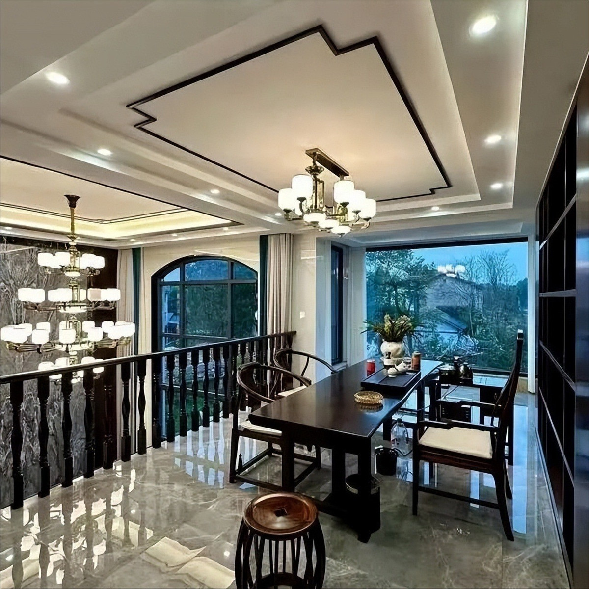 Tầng 2 là khu vực phòng đọc mở, tiếp tục sử dụng cửa kính lớn để tận dụng ánh sáng. Ảnh: Toutiao