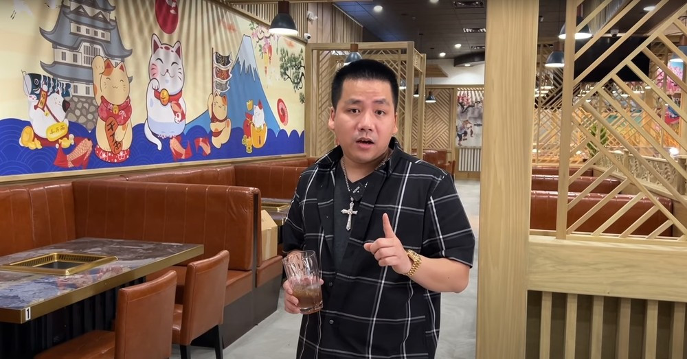 Khoa Pug còn mở nhà hàng lẩu tại Mỹ nhưng chỉ sau 1 thời gian ngắn, nhà hàng cũng đóng cửa. Ảnh: FBNV