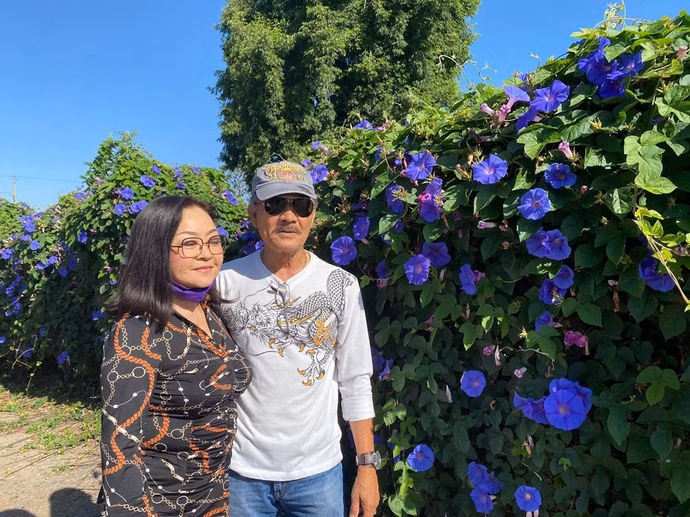 Thi thoảng, Hương Lan và ông xã cùng nhau đi dạo, tận hưởng sự thảnh thơi tuổi già. Ảnh: FBNV