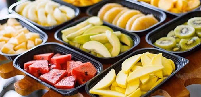 Tuy nhiên, phần trái cây gọt sẵn này có thể được lấy từ những quả đã bị dập hoặc hỏng. Ảnh: ShopeeFood