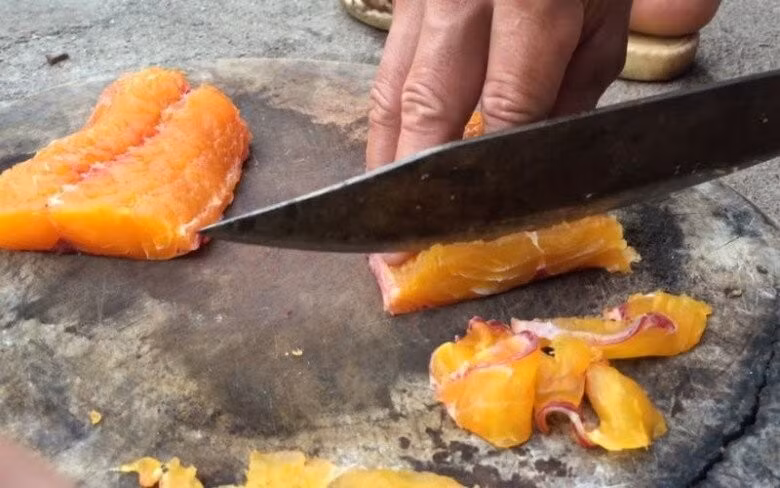 Không chỉ gắn với giá trị lịch sử, cá ké còn được ưa chuộng bởi chất lượng thịt, chắc, ngọt. Thịt cá chiên giòn hoặc nướng đều giữ được hương vị béo ngậy. Ảnh minh họa