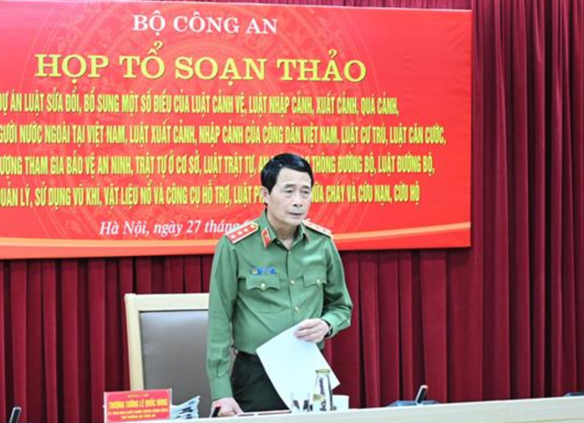 Thứ trưởng Bộ Công an Lê Quốc Hùng chủ trì cuộc họp.