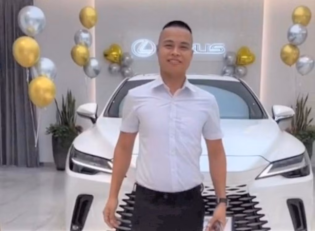 Trên các nền tảng mạng xã hội, Hải Sen từng gây chú ý khi tậu hàng loạt xe, thành quả sau nhiều năm làm TikToker, bán hàng. Ảnh: FB Hải Sen