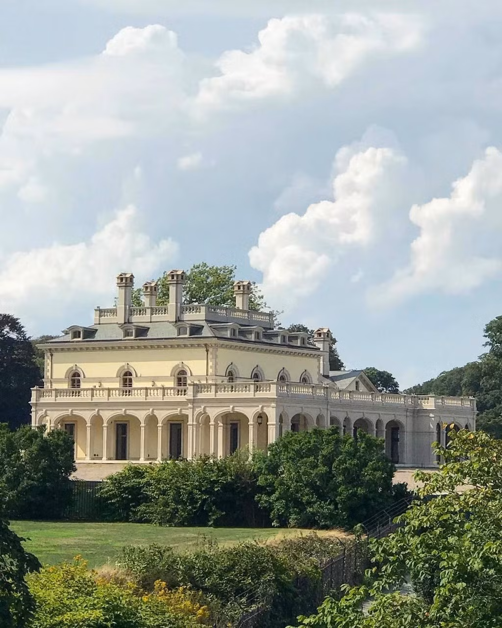 Larry Ellison không còn xa lạ với thị trường bất động sản. Ông hiện sở hữu danh mục bất động sản trị giá hơn 1 tỷ USD. Ảnh: SCMP