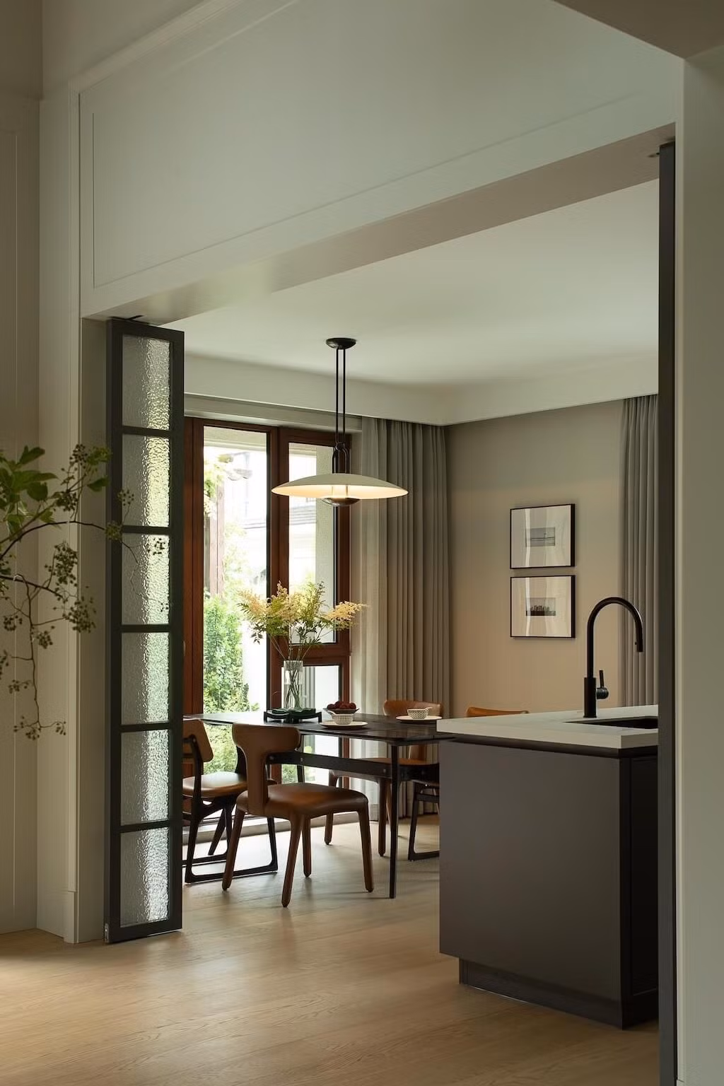 Khu bếp không quá rộng nhưng tiện nghi. Ảnh: Sohu