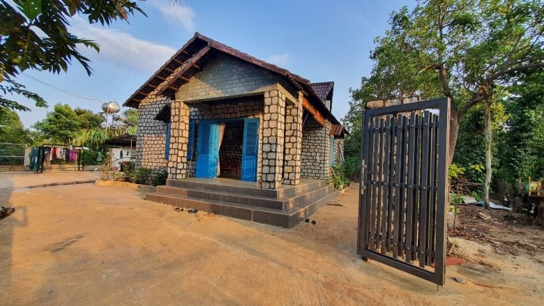 View - Cận cảnh ngôi nhà xây bằng 100 tấn đá tại Đắk Lắk | Báo Tri thức và Cuộc sống - TIN TỨC PHỔ BIẾN KIẾN THỨC 24H