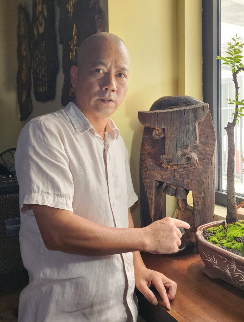 Góc làm việc đầy tính nghệ thuật của Bình Trọng. Ảnh: FBNV