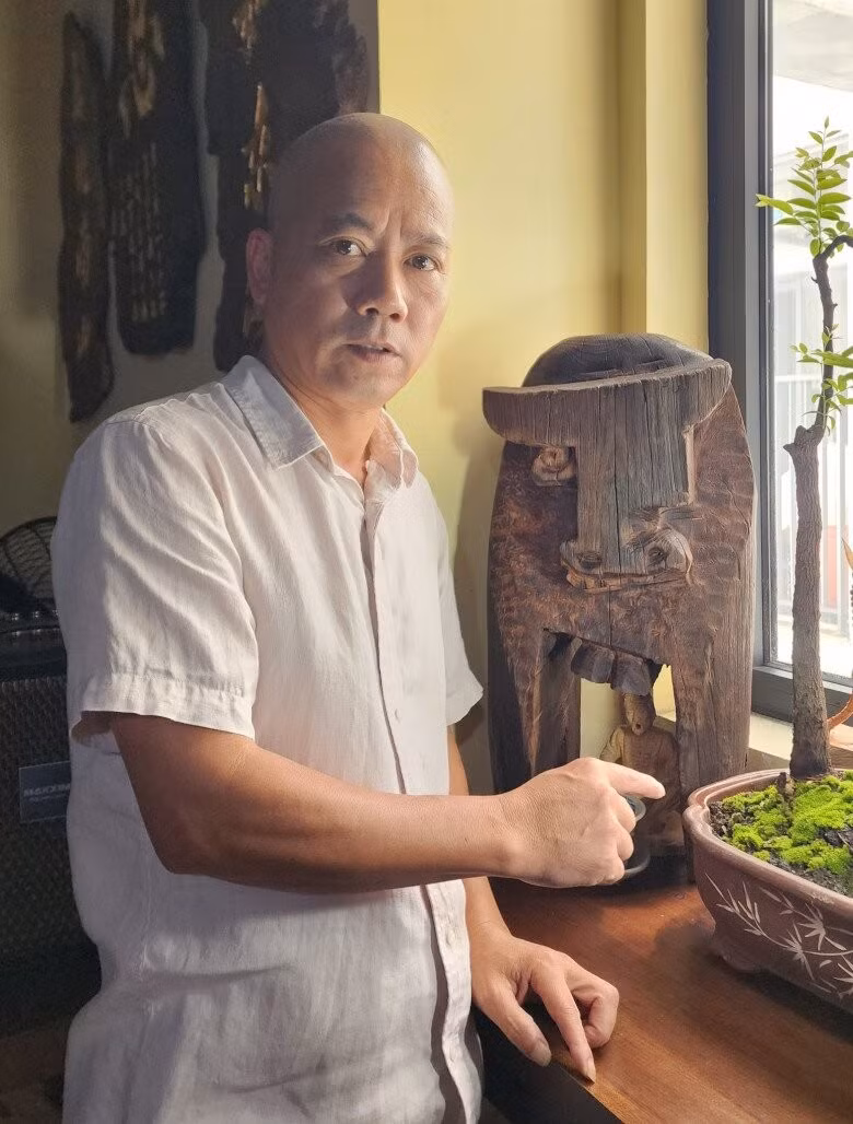 Góc làm việc đầy tính nghệ thuật của Bình Trọng. Ảnh: FBNV