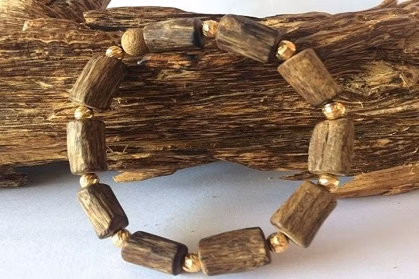 Theo Business Insider, trầm hương loại một giá lên tới 100.000 USD/kg (khoảng hơn 2,6 tỷ đồng). Ảnh: Internet