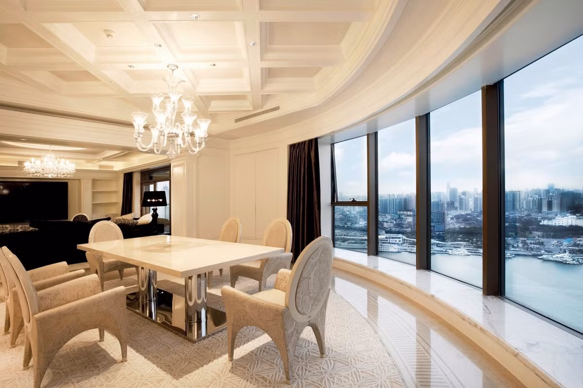 Những căn hộ ở đây được trang bị bếp nhập khẩu từ Đức, cửa kính từ Bỉ, bồn tắm từ Ý, thậm chí đến ổ khóa vân tay cũng là loại hiện đại bậc nhất. Ảnh chụp màn hình