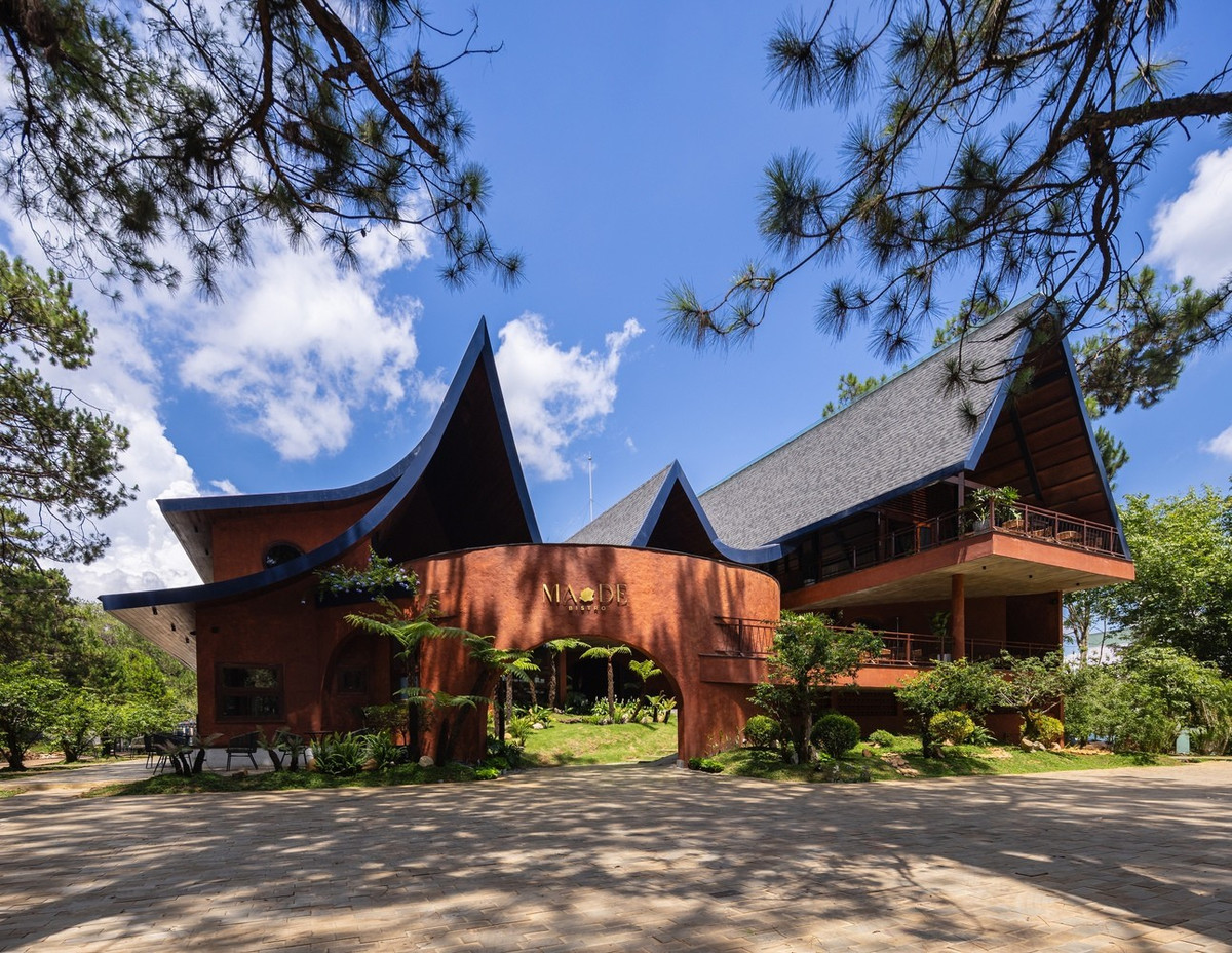 MA.DE Bistro lấy cảm hứng từ nhà Rông - một công trình kiến ​​trúc cộng đồng mang tính biểu tượng, bắt nguồn từ truyền thống văn hóa Tây Nguyên. Ảnh: Trieu Chien