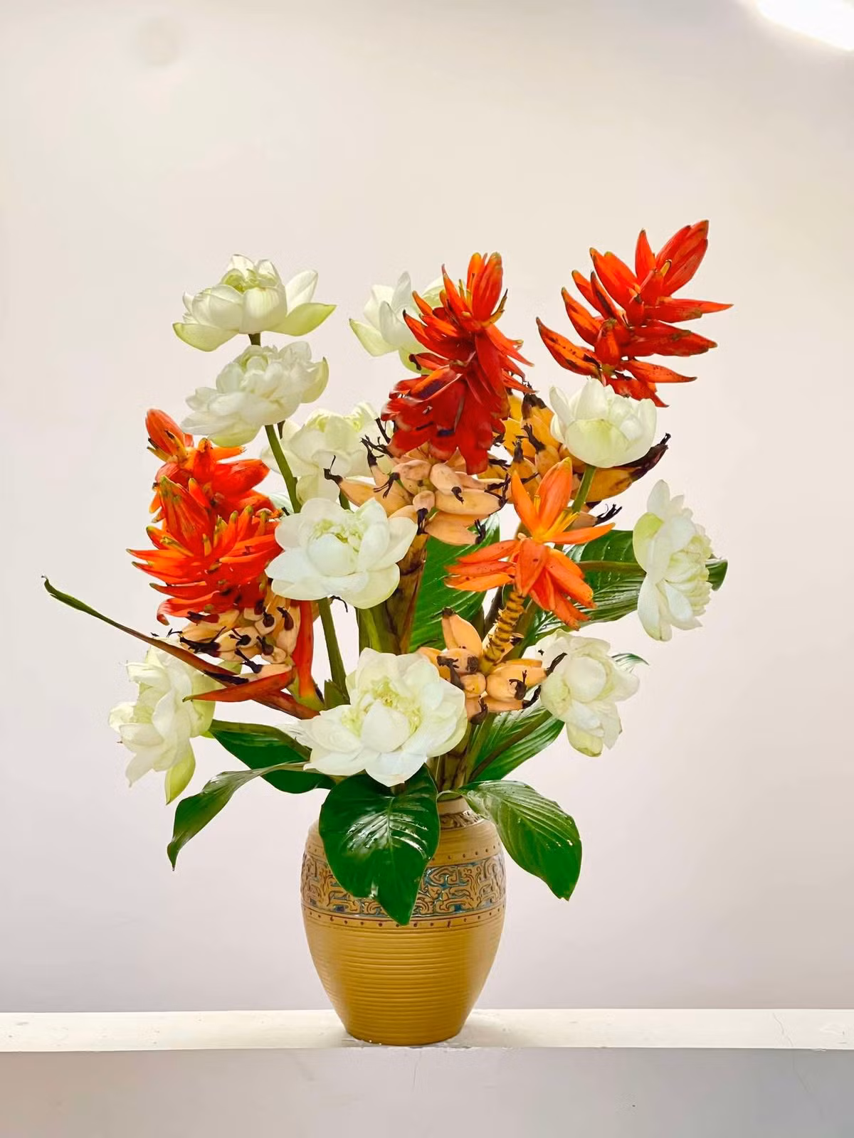 Hoa chuối rừng được kiếm từ trong rừng sâu, người dân mất nhiều thời gian và công sức mới hái được, số lượng cũng hạn chế nên giá khá đắt. Ảnh: FB Sple Nguyet