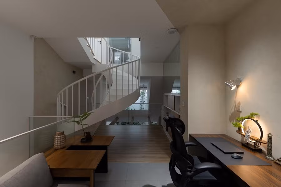 Tầng này cũng đóng vai trò là khu vực đa năng để làm việc, thư giãn và tụ họp. Ảnh: Quang Đạm