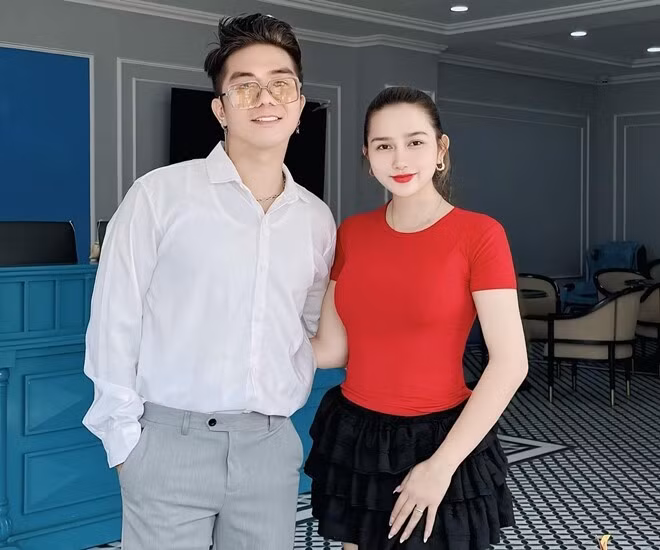 Chào đón năm 2025, Khánh Đơn tặng vợ trẻ căn biệt thự 10 tỷ đúng ý nguyện của bà xã để "dưỡng già". Ảnh: Facebook