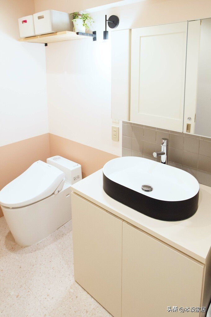 Phòng tắm ốp terrazzo – vật liệu đặc trưng của phong cách Nhật tối giản. Ảnh: Toutiao