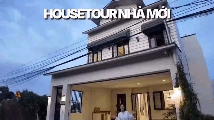 Mới đây, Gon Pink gây sốt khi đăng tải video house tour, khoe một lúc hai căn nhà mới khiến nhiều người trầm trồ. Ảnh chụp màn hình