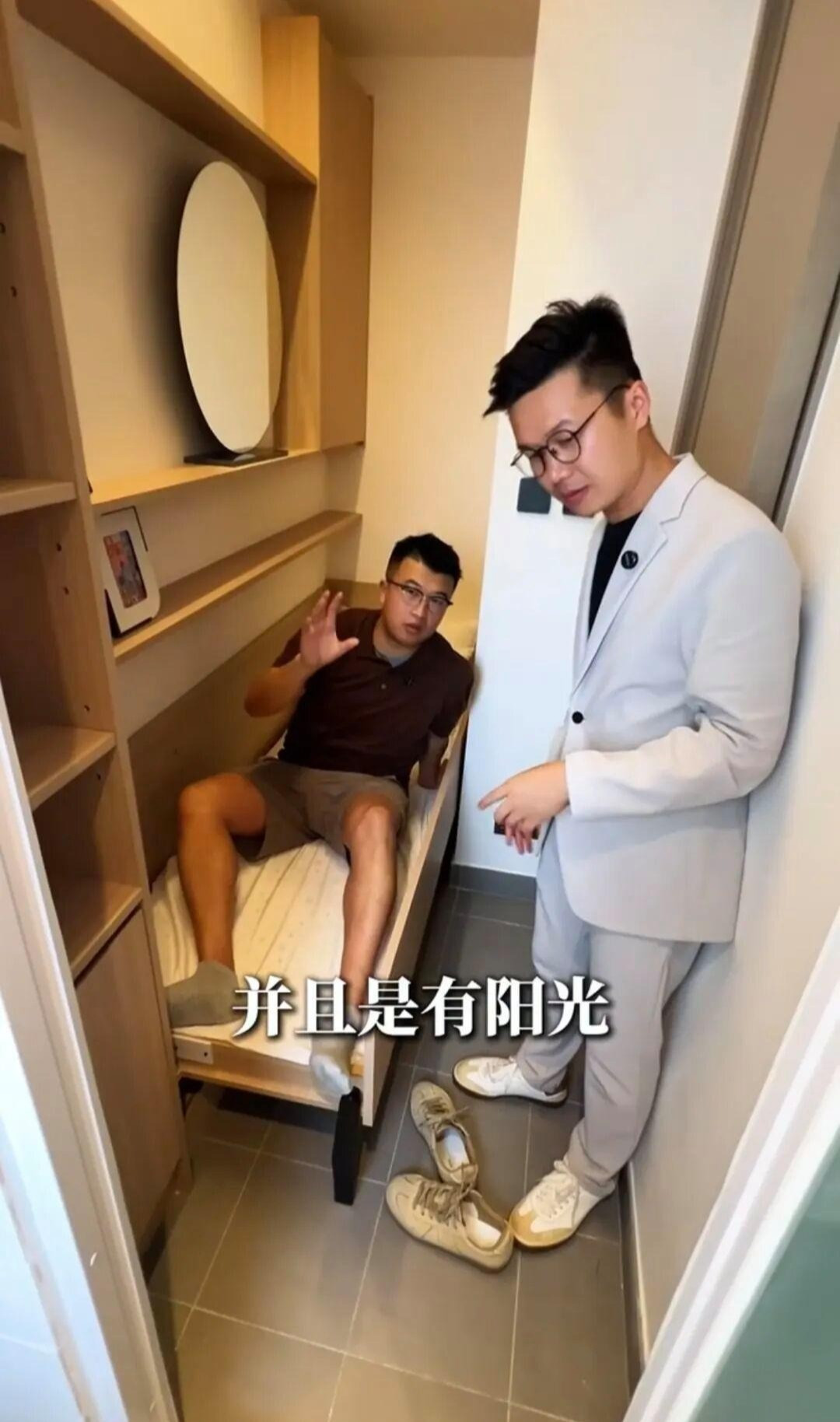 Đáng chú ý, mức giá của căn hộ nhỏ bé này lên đến 500.000 đô la Hồng Kông, tương đương khoảng 1,7 tỷ đồng. Ảnh: post.smzdm