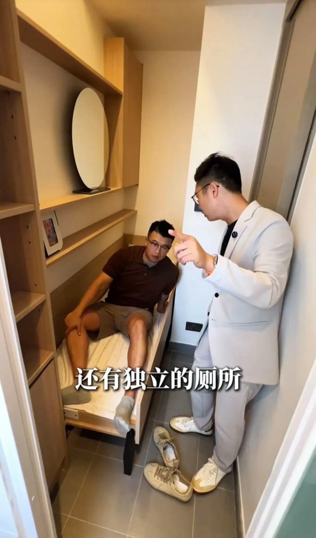 Mới đây, một blogger đã chia sẻ về cuộc sống trong căn hộ 3m² ở Hồng Kông, không gian chỉ vừa vặn cho một người sinh hoạt. Ảnh: post.smzdm