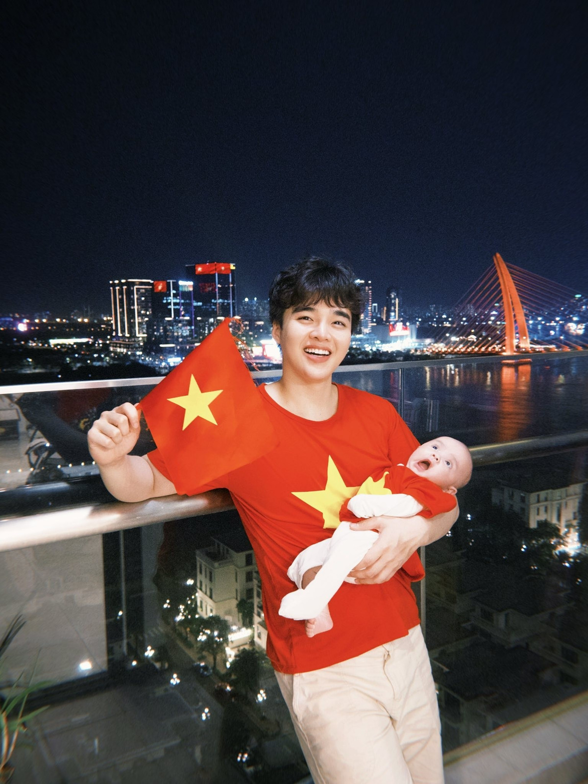 Căn hộ có 3 phòng ngủ, nằm trong khu dân cư dân trí cao, yên tĩnh, có view nhìn ra cầu Thủ Thiêm rất thoáng. Ảnh: FB Tun Phạm