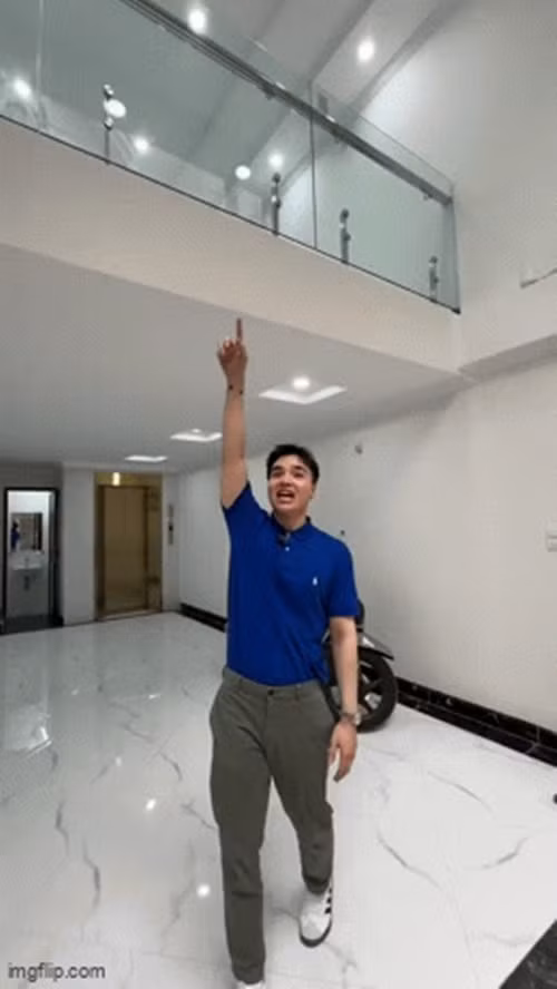 Ngôi nhà 7 tầng nằm ở trung tâm quận Đống Đa (Hà Nội), vị trí căn góc nên đón nhiều ánh sáng tự nhiên. Ảnh: FB Tun Phạm