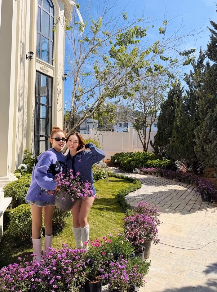 Mới đây, Huyền Baby bất ngờ khoe một góc trong căn biệt thự mới hoàn thiện tại Đà Lạt khiến nhiều người xuýt xoa. Ảnh: FBNV