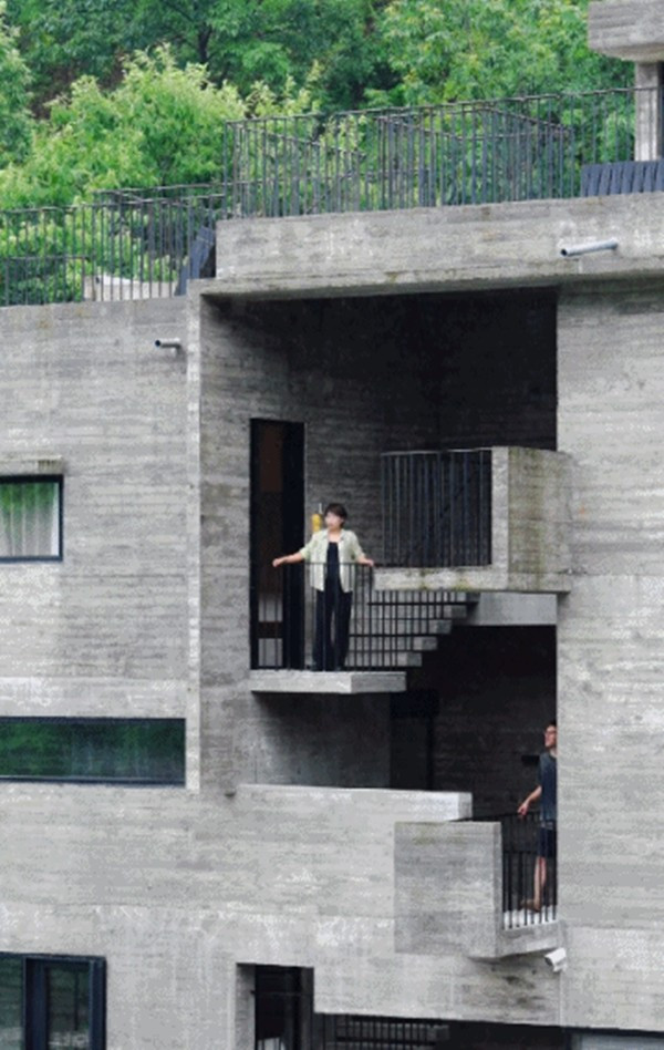 Cách thiết kế này giúp mỗi gia đình có không gian riêng, giảm xung đột khi sống lâu dài. Ảnh: Toutiao