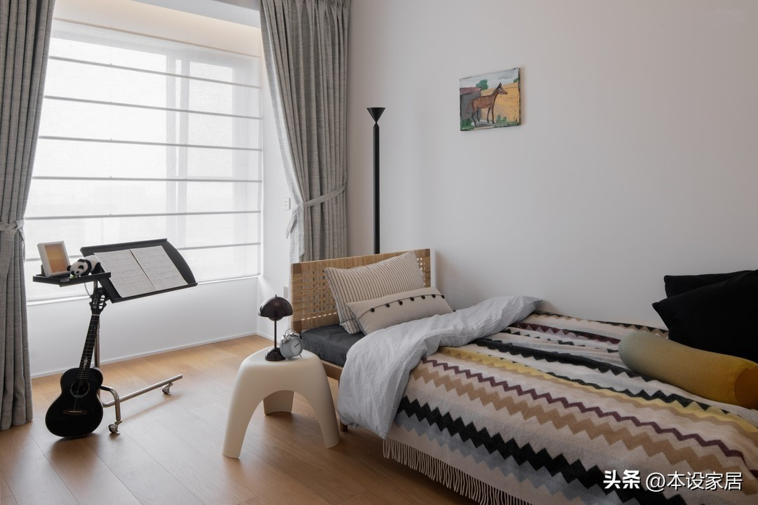 Phòng ngủ thứ hai là không gian riêng của người vợ, nơi bà có thể hát, chơi piano, nghỉ ngơi. Ảnh: Toutiao