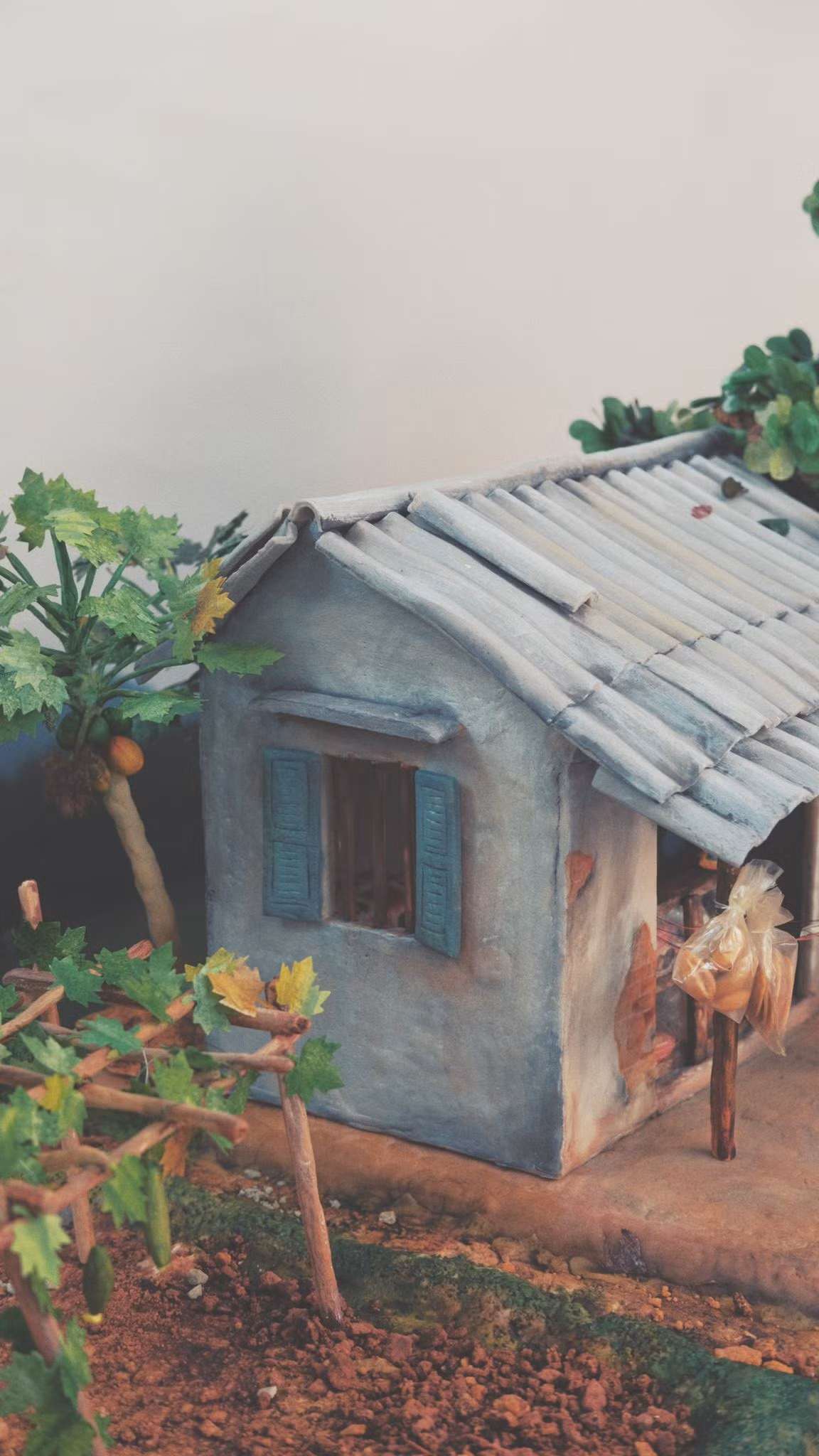 Cửa sổ những năm 2000 thường có màu xanh. Ảnh: FB Thùy Dương