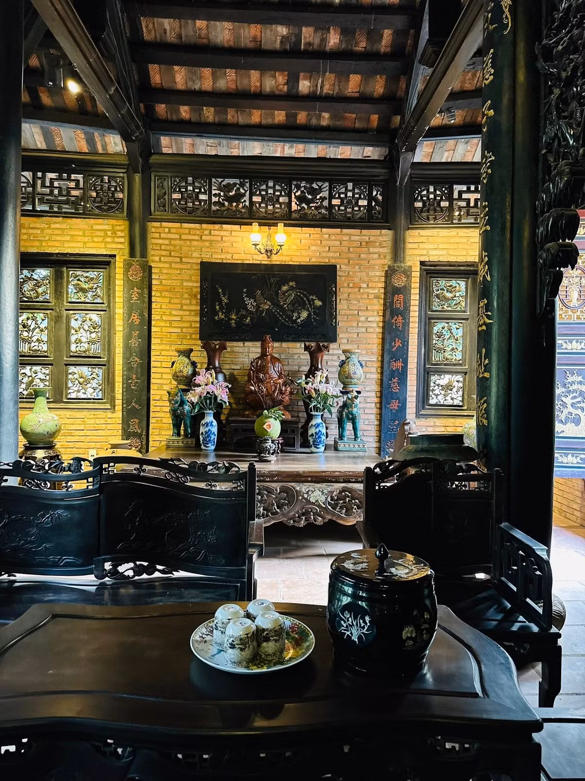 Tại đây, nam nghệ sĩ đã bấm máy hơn 10 bộ phim như: Nhà ông Hoàng có ma, Nhà ông Hoàng có vàng, Ngôi nhà hạnh phúc... Ảnh: FB Hoàng Minh Bùi