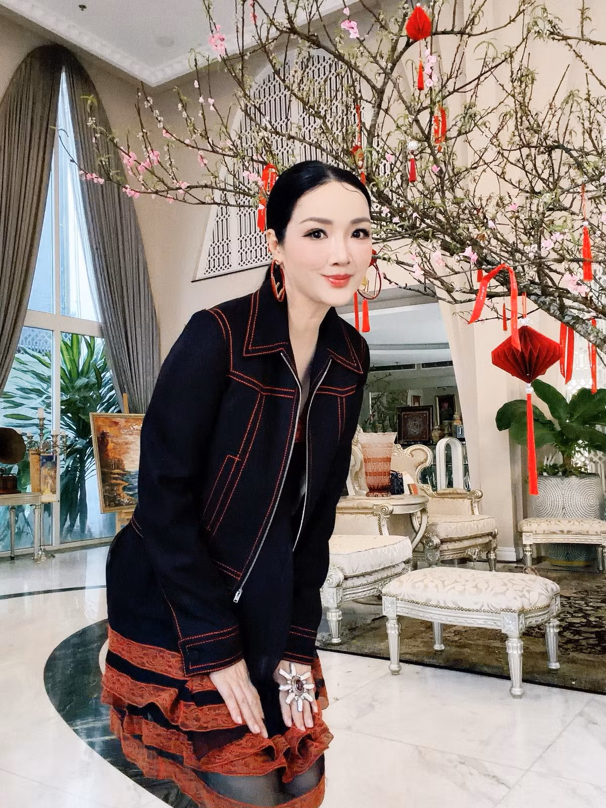 Trên trang cá nhân, Hoa hậu Giáng My chia sẻ loạt ảnh trong căn biệt thự tại TP HCM những ngày cận Tết Nguyên đán Bính Ngọ 2026. Ảnh: FB Giáng My