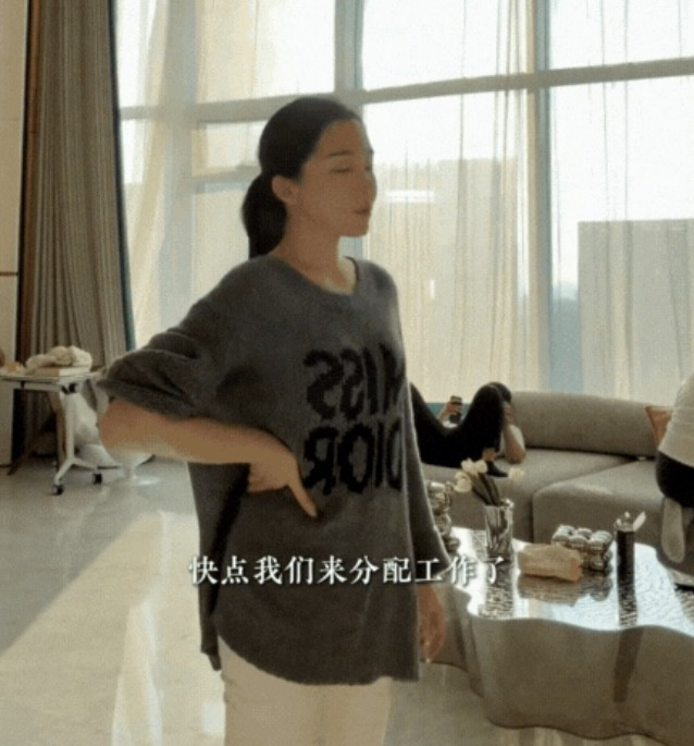 Gia đình Đào Hỷ Nhi chuyển đến căn hộ để tiện sinh hoạt. Ảnh chụp màn hình