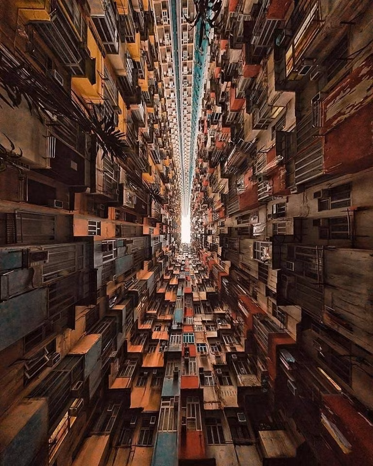 Nhiều nhiếp ảnh gia, đạo diễn và blogger du lịch coi khu chung cư cũ này là thiên đường sáng tác. Ảnh: Kosublog