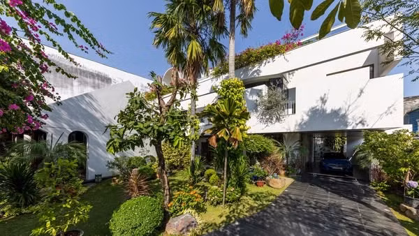 Yêu cầu đối với nhóm thiết kế là gia chủ có thể cảm nhận được sự kết nối sâu sắc với nơi chốn cũ mà vẫn có thể tận hưởng những tiện ích hiện đại của cuộc sống mới. Ảnh: Hiroyuki Oki