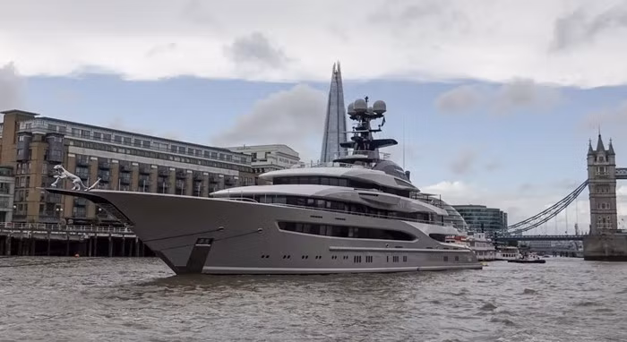 Cựu CEO Google Eric Schmidt mua chiếc du thuyền 95m Kismet từ tỷ phú Shahid Khan vào năm 2023 và đổi tên thành Whisper. Ảnh: BI